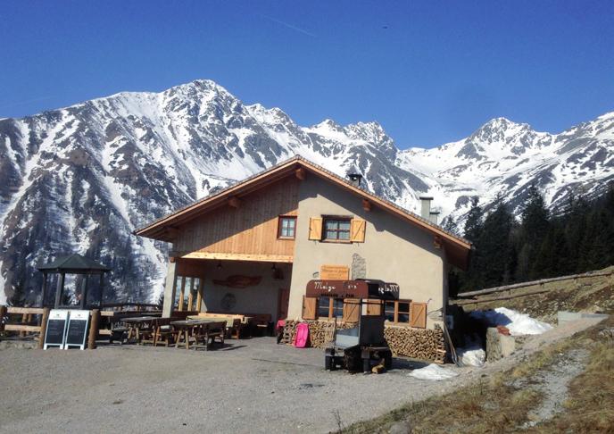 prenotazione e per gruppi visite guidate al caseificio della malga Proves alla Val d Ultimo A piedi: 10 minuti dal parcheggio 20 8 1734 m REVÒ Cucina