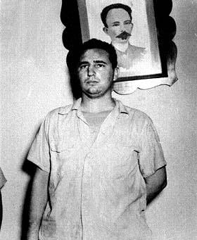 E una delle prime fotografie di Fidel dopo l assalto alla Caserma Moncada, scattata al Vivac di Santiago de Cuba. La foto appartiene a Ernesto Ocaña, fotografo del Diario de Cuba.