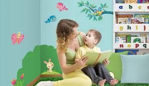 STIMOLARE IL VOCABOLARIO Se il vostro bambino non guarda le immagini ma è contento di leggere insieme a voi, attirate la sua attenzione usando un'intonazione esagerata.