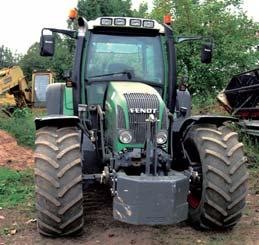 barra; 1 John Deere 5830; 1 New Holland 2205 ATTREZZATURE E