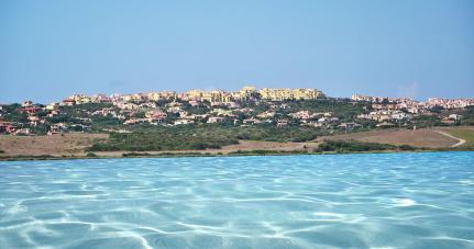 6 E 9 GIORNI IN SARDEGNA Stintino Country Paradise Residence Le Corti di Marinella Soggiorno in appartamento fino a 4 persone (con angolo cottura) Viaggio in nave incluso per tutta la famiglia (fino