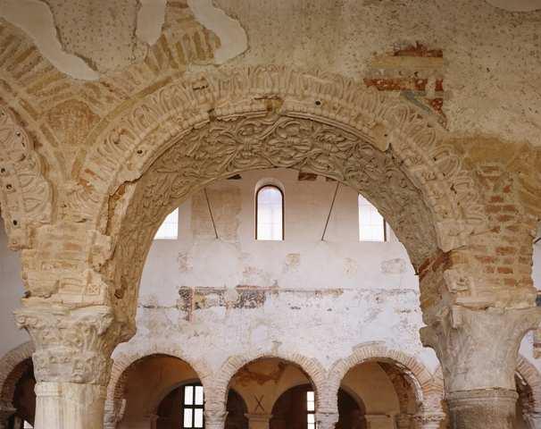 Pagina 5 La storia Dettaglio della decorazione in stucco in San Salvatore Nella primavera del 568 i Longobardi, sotto la guida di re Alboino, lasciarono le loro sedi della Pannonia (l odierna