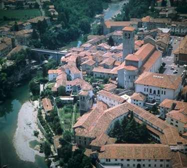 Paolo Diacono, il grande storico longobardo, nella sua Historia Langobardorum scritta alla fine dell VIII secolo nel cenobio benedettino di Montecassino fa rivivere le gesta del suo popolo dalle