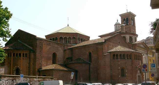 SAN NAZARO Il complesso si componeneva inizialmente della Basilica degli Apostoli, fatta