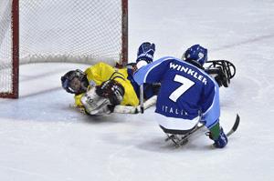 5 /8 posto 17 aprile semifinali: Italia-Svezia 2-1 (Marcatori Italia: Valerio Corvino, Florian Planker); Norvegia-Corea 2-1OT.