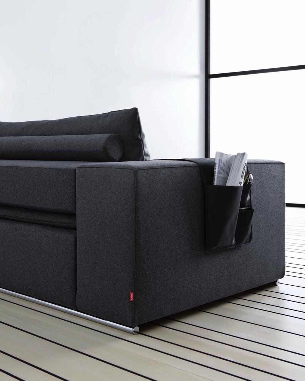DUO Lo spazio del salotto si trasforma in un isola di piacevole relax. Il divano Duo permette di adattare l altezza dello schienale per ogni personale esigenza di seduta e di riposo.