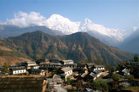 Ghandruk sono specializzate nella tessitura a mano dei tradizionali tappeti nepalesi. L altitudine massima raggiunta oggi sarà di circa 2400 m. Cena e pernottamento all Himalaya Lodge.