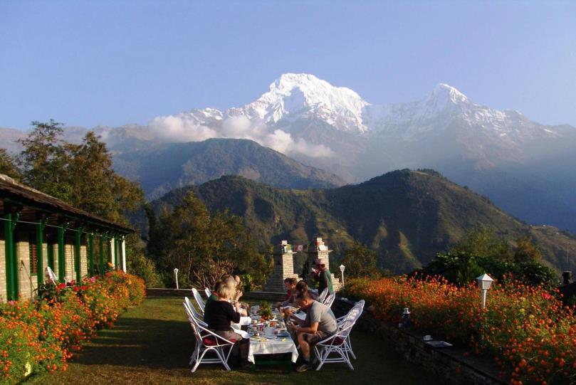 Altre informazioni: Trasporti I trasferimenti aeroporti-hotel e le visite si effettuano con mezzi privati. Organizzazione trekking: Il trekking in Nepal è previsto con partenze individuali.