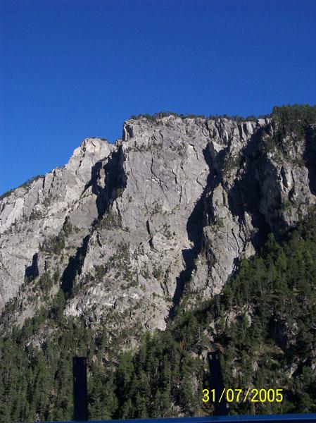 Proseguendo lungo la strada per il Monginevro le placconate percorse