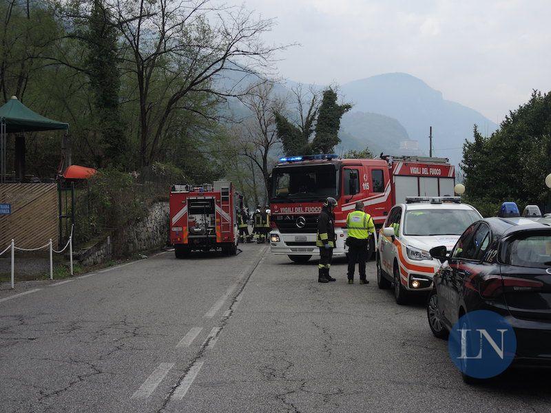 Gravissimo incidente sulla Lecco-Bellagio: un morto 1 La strada è stata chiusa per permettere le operazioni di soccorso Lo scontro frontale è avvenuto all uscita dalla galleria Melgone MANDELLO