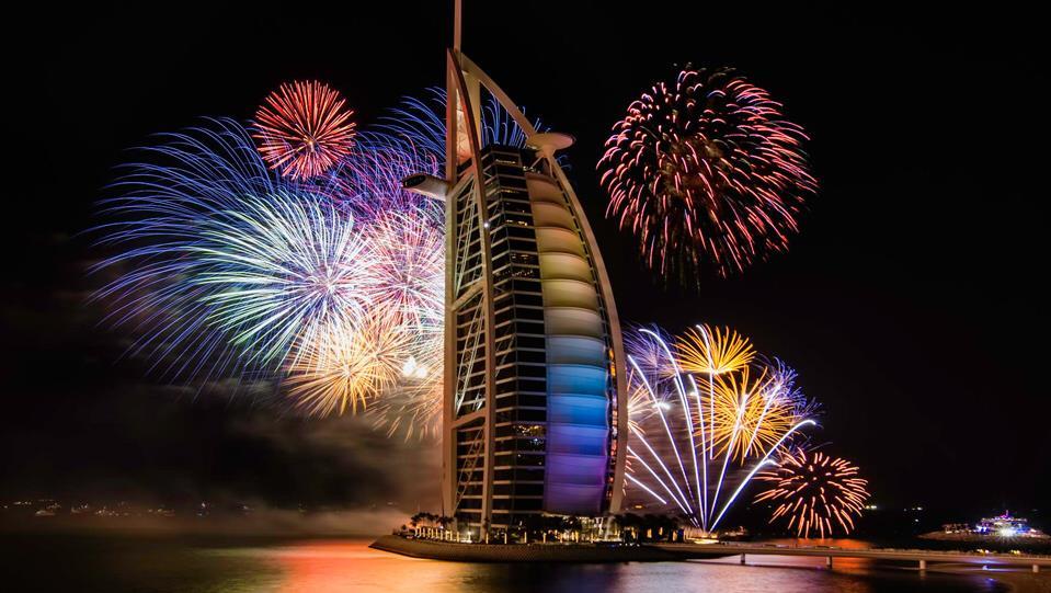 Con Deluxuring puoi prenotare il tuo pacchetto personalizzato: potrai soggiornare nei migliori hotel di Dubai o Abu Dhabi e vivere le migliori esperienze che queste magnifiche