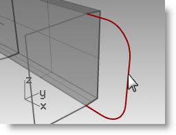 Per estrudere una curva lungo un'altra curva: 1 Selezionare la curva (1) sulla sinistra della prima superficie estrusa.