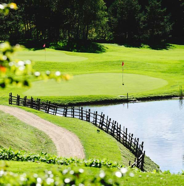 impianti associati, il Golf Club Petersberg (18 buche) e il campo a 9 buche di Carezza, non offrono soltanto scenari mozzafiato per il teeing off, ma anche varietà e sfide sui fairway.