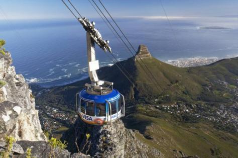 Al termine, rientro in hotel e tempo a disposizione. Cena libera. Pernottamento. NOTA: La visita alla Table Mountain è soggetta a condizioni atmosferiche.