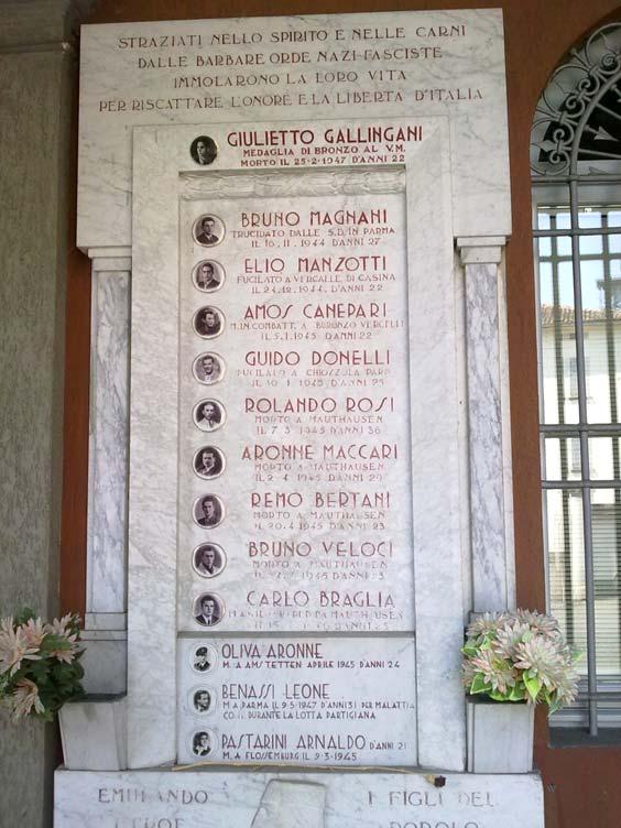 Alle Vittime delle Barbarie Nazifasciste Si tratta di una lapide in marmo che consta di fotoceramiche, epigrafe e nominativi di quattordici caduti in rosso.