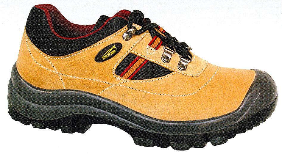 SCARPA BASSA SCAMOSCIATA S1P 138/3700 Calzatura bassa in pelle scamosciata grigia, fodere antibatteriche ad alto potere di assorbimento del sudore. Tallone antishock. Suola in poliuretano espanso.