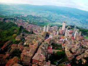 Scambio degli auguri e riconoscimento ai cittadini sangimignanesi Age... http://www.agenziaimpress.