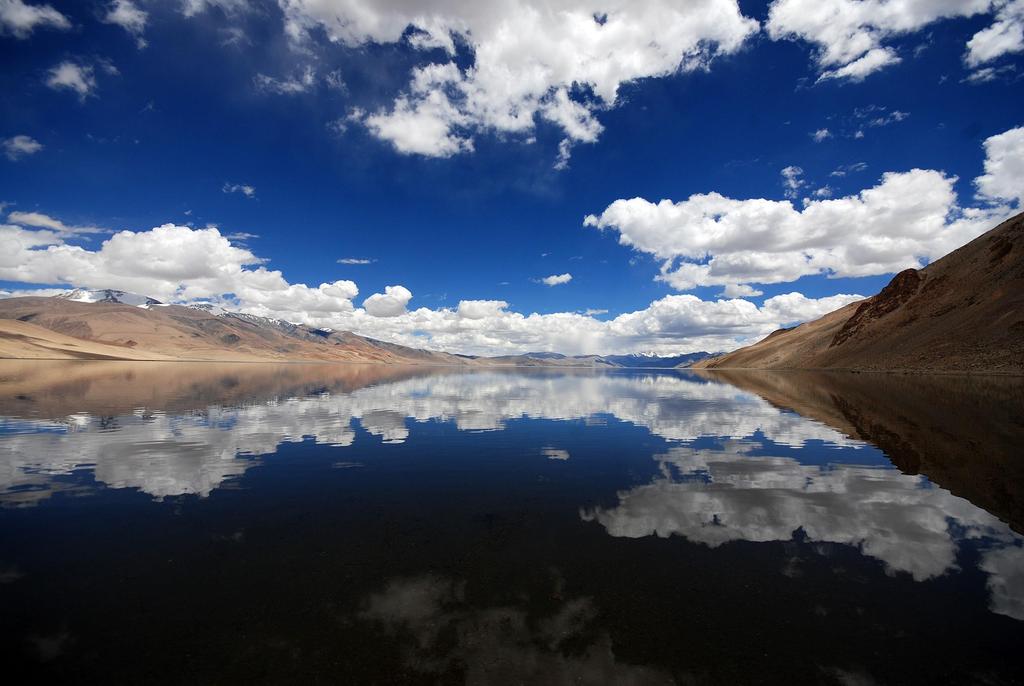 LADAKH, LA TERRA DEGLI ALTI PASSI HIMALAYANI TREKKING Trekking in Ladakh, tra altissime montagne e natura incontaminata,la cui religione prevalente è il buddismo testimoniato ovunque da