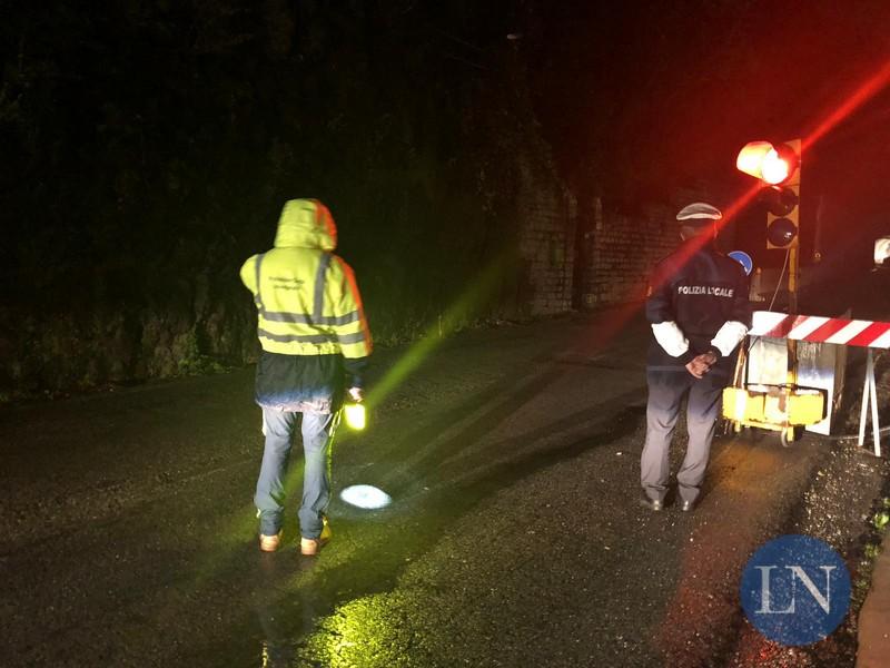 Statale 36, riaperta da ieri sera la corsia sud (a doppio senso) 7 Il presidio dei volontari in località Tre Madonne a Bellano E però grazie all impiego dei volontari che i due semafori sulla SP72 in