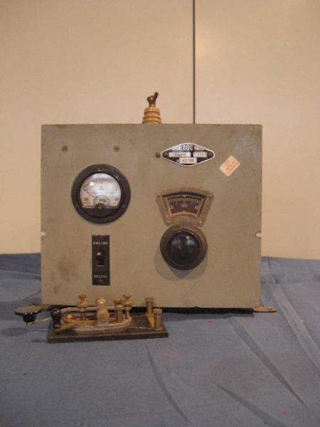 Trasmettitore radiotelegrafico a scintilla strappata Officine Radio Marconi Link risorsa: http://www.lombardiabeniculturali.
