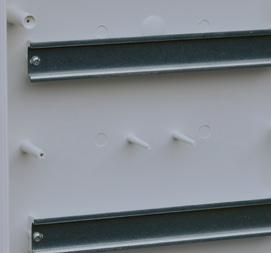 Q40 SERIES Technical Features Asole copri viti per effettuare l'operazione di piombatura Screw covers for lead sealing Portello simmetrico e reversibile Symmetric reversible door panel