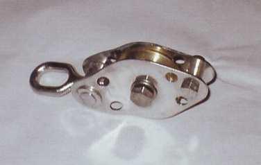 Carico di Lavoro Safe Working Load Singolo cavo Single rope Carico di Lavoro Safe Working Load In sospensione On the pulley D L a b H kg kg mm mm mm mm mm 4444.06 630 1.200 160 180 60 30 388 4444.