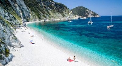 A luglio parte la lunga estate di Aquaranta : dalla Liguria la rotta dei delfini ci porta nell Arcipelago Toscano e poi in Corsica.