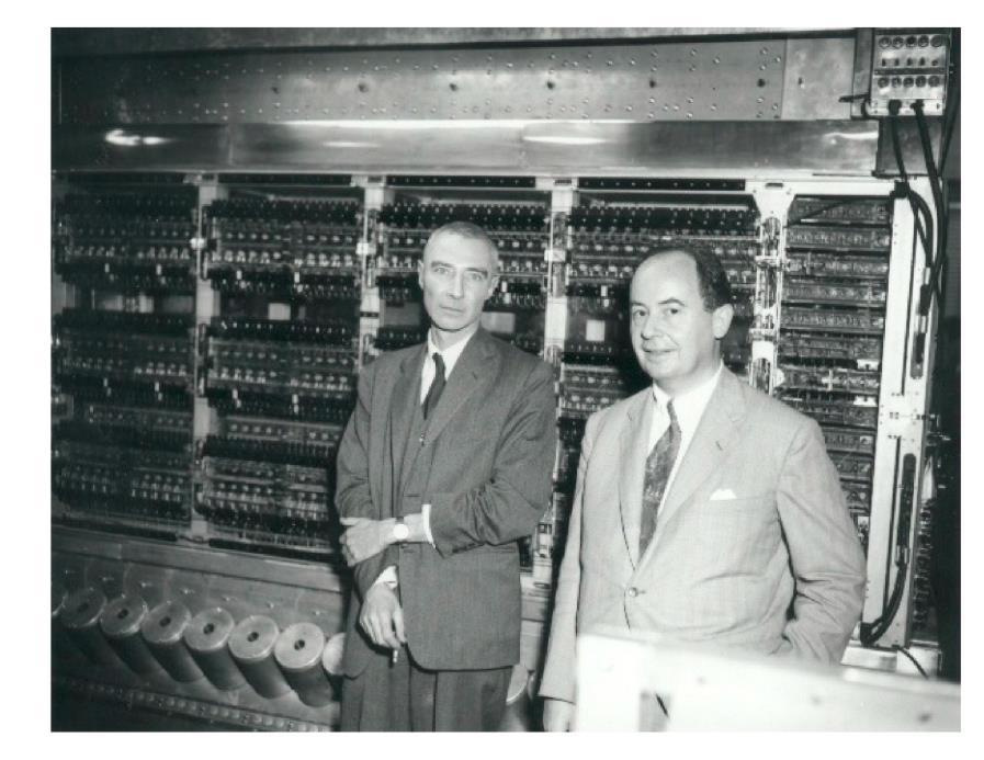 Jule Gregory Charney assieme a Ragnar Fjörtoft e John von Neumann, realizzarono con successo nel 1950 la prima previsione del tempo (altezza geopotenziale a 500 hpa) su 270 punti di griglia a 700 km