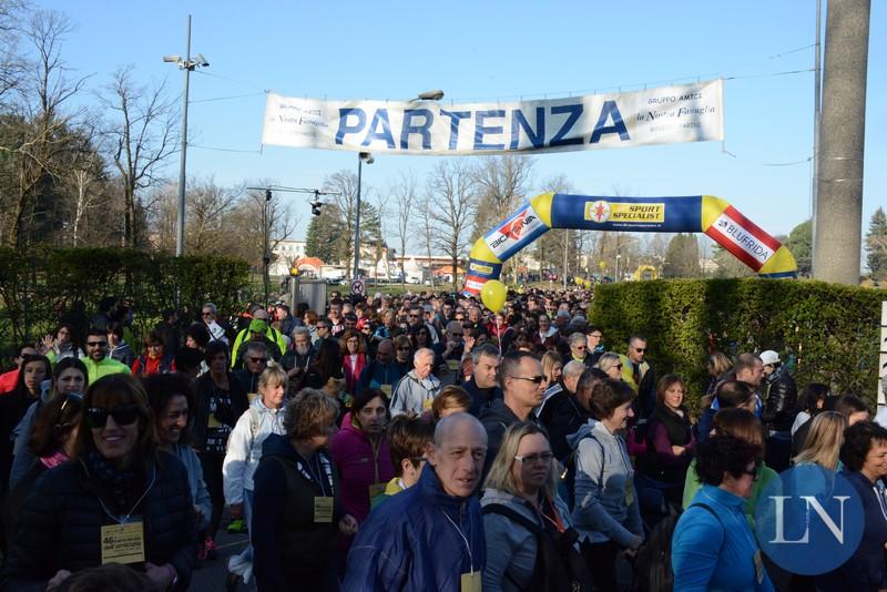 A migliaia per la 46 Camminata dell Amicizia di Bosisio Parini 1 Tantissimi partecipanti per l evento promosso dalla Nostra Famiglia Un fiume di persone per la manifestazione benefica che festeggia