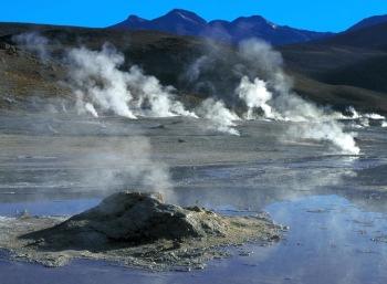 Sulla strada del ritorno si effettua una sosta alle termas de Puritama, dove sgorgano delle sorgenti di acqua calda di origine vulcanica con proprietà terapeutiche.