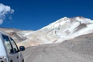 seguendo fedelmente le tecniche tradizionali di costruzione delle comunità locali.