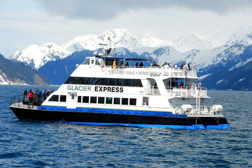 Da Seward, nella penisola del Kenai, effettuiamo una breve crociera nella Resurrection Bay.