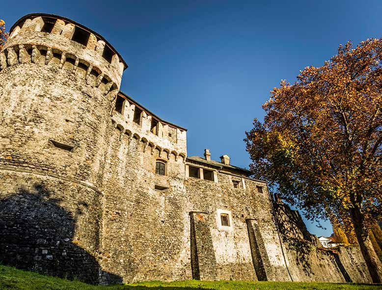 La Città Vecchia di Locarno, il grazioso borgo di Ascona e il Monte Verità che dal 1900 attirò intellettuali e artisti alla ricerca dei valori di uno stile di vita alternativo, sono solo alcuni dei