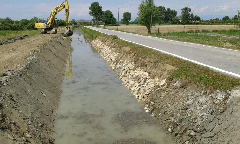 SCOLO MONEGALE, arginatura con pietrame per un'estesa di circa 200