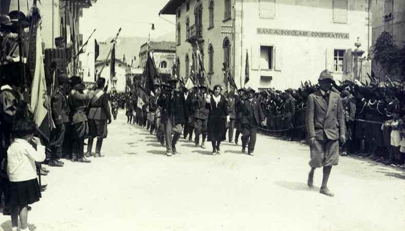 Novembre Novembar 0 GLMON aprile Adunata. In prima fila la maestra lisa Bierti. 0 Ducj i Sants I Muartz S. Silvie S. Carli Ss. Martars di Aquilee S. Lenart S. rnest S. Gofrêt S.