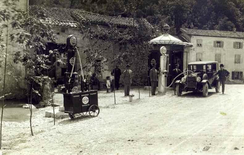 Luglio Luj 0 GLMON Uno dei primi distributori di carburante del territorio. 0 S. ster S. Oton S. Tomâs S. Liodôr di Aquilee S. Antoni Zacarie S. Marie Goretti S. Claudio S. Guido S. Veroniche S.