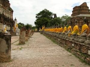 Partenza in direzione Phrae, una delle più antiche città della Thailandia, fondata nello stesso periodo di Sukhothai e Chiang Mai, facente parte del glorioso impero Lanna.
