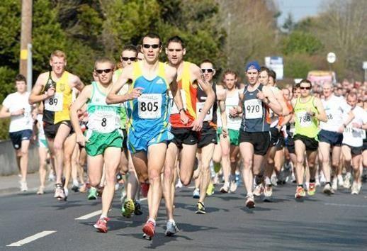 Corsa su Strada Distanze standard: 5km, 10km, 15km, 20km, Mezza Maratona (21,0975km), 25km, 30km, Maratona (42,195km), 100km, Staffetta su Strada Limitazioni per categorie:allievi/e fino a 10km,