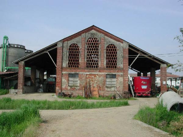 Stalla dei cavalli e dei tori della Cascina Bonate (ex) Siziano (PV) Link risorsa: http://www.lombardiabeniculturali.