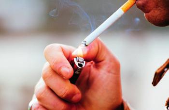 Cancro del polmone non a piccole cellule (NSCLC) Quali sono le cause del NSCLC? Il fumo di sigaretta è il principale fattore di rischio per insorgenza del cancro del polmone.