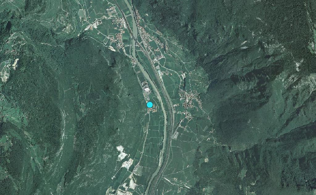 2 Descrizione sito di campionamento La stazione di monitoraggio è stata posizionata all interno del parco pubblico della frazione di S. Lucia di Ala.
