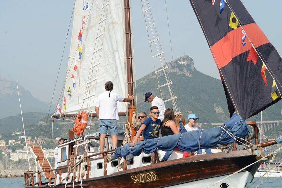 L Associazione, Il vecchio e il Mare, che ha sede a Salerno è nata per promuovere ed insegnare la tradizionale cultura ed arte marinaresca, attraverso l impiego degli strumenti e delle imbarcazioni