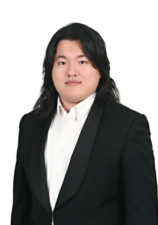 Giacomo Lee, tenore nato a Busan. Diplomato nel 2014 presso l Università Chung-Ang di Seoul con i massimi dei voti.