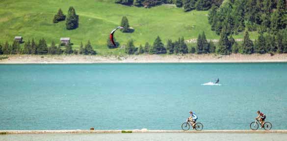 21 In bicicletta in Val Venosta Pista ciclabile dell Adige Via Claudia Augusta La pista ciclabile della Val Venosta, lunga circa 80 km, si snoda attraverso il ricco paesaggio culturale della valle da