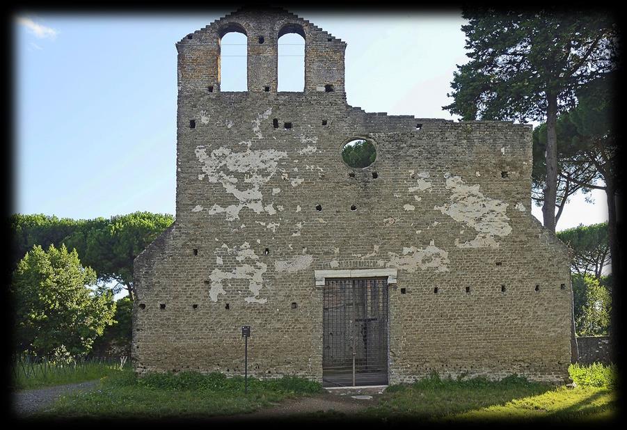 Appia antica, di fronte al mausoleo di Cecilia Metella.