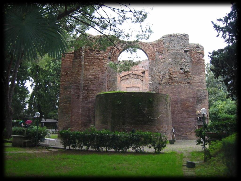 Mausoleo di Sant'Urbano martire Il mausoleo di Sant'Urbano si trova al IV miglio della via Appia Antica, si presenta come un grande sepolcro in opera laterizia.