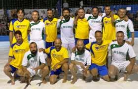 Torneo di calcio saponato composto da 4 squadre di 5 giocatori + 2 riserve con un girone unico all italiana, con semifinale incrociata e finale 1 e 2 posto.