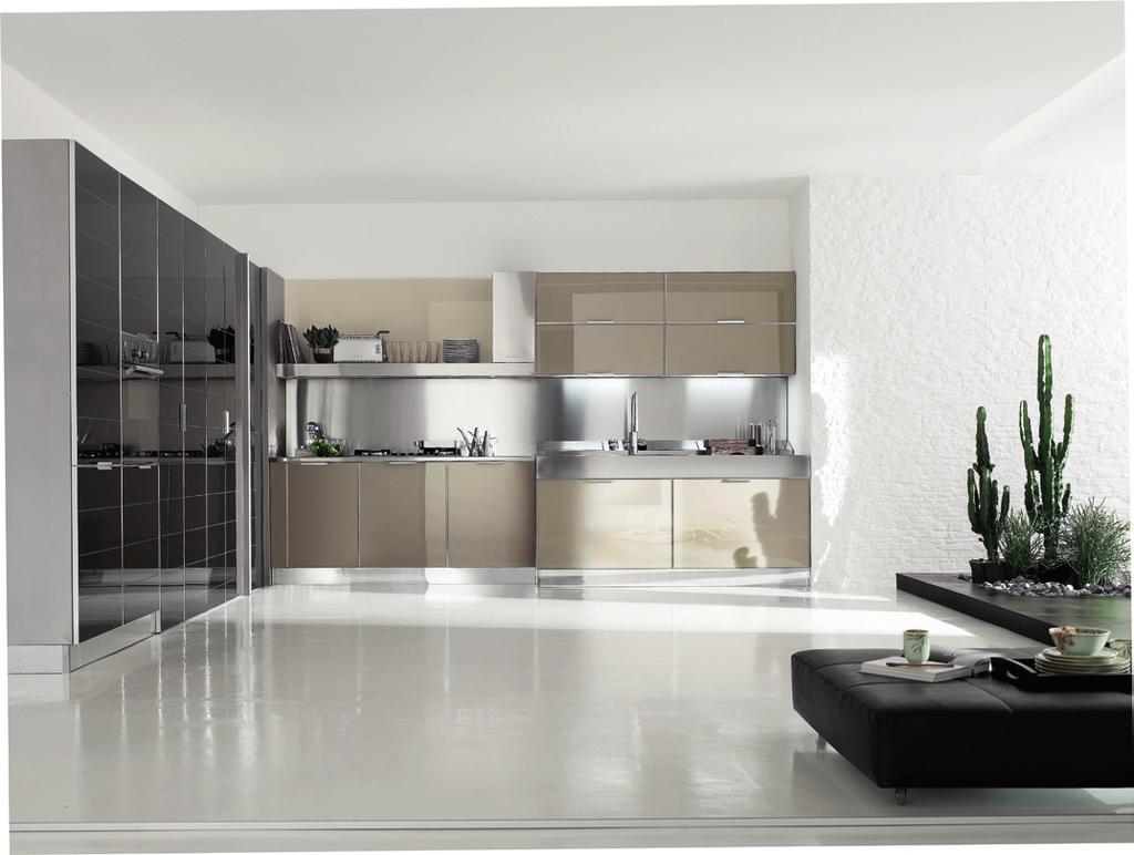 BRILLANT BRILLANT. CUCINA LINEARE CON GRUPPO COLONNE.