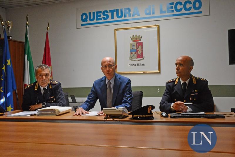 dall Italia 5 La conferenza stampa in questura, al centro il vice questore Mazza L allontanamento della donna dal suolo italiano è avvenuto in concomitanza con la revoca della cittadinanza al coniuge.