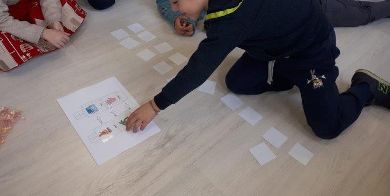 II INCONTRO: GIOCHI CON LE PAROLE VERIFICA FINALE: ogni bambino riceve una scheda raffigurante tutte le tessere del gioco, dopo averle colorate e ritagliate, ne sceglie tre per incollarle su un